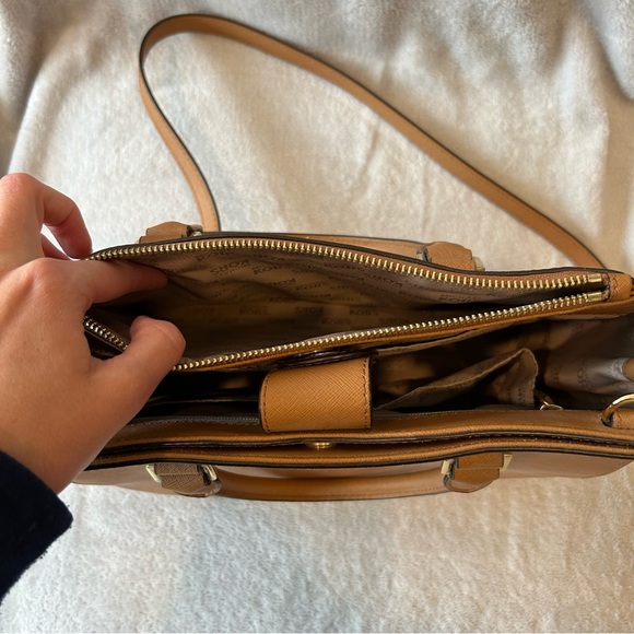 Michael Kors Kellen Medium Satchel Acorn - Picture 7 of 8